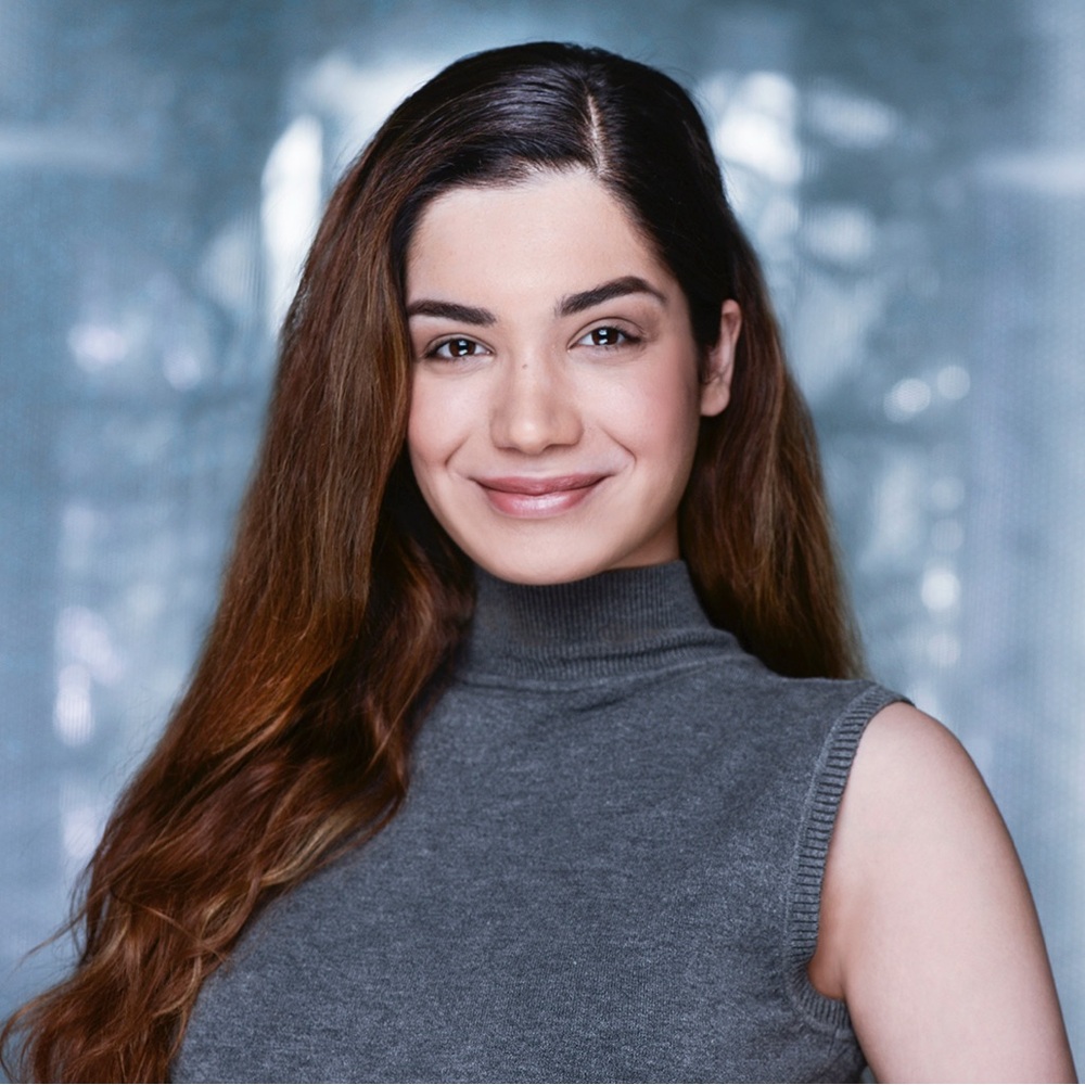 Meet your Posher, Helia